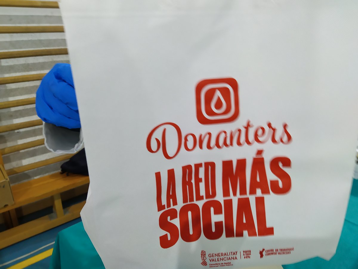 GVAdonasang's tweet photo. 3️⃣5️⃣0️⃣ #Donanters se dieron cita en el IES Lluis Vives en la Campaña de Donación de Sangre #ValenciaSolidaria.
✔️2️⃣1️⃣ daban el paso por primera vez
¡𝐌𝐮𝐜𝐡𝐚𝐬 𝐠𝐫𝐚𝐜𝐢𝐚𝐬 #Donanters y colaboradores!👏🏻 https://t.co/cY0mS6ziqg