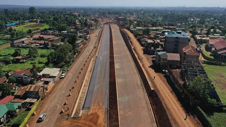 NathansDavids's tweet photo. The 16.79 km Western Bypass starts at Gitaru and will link the Southern Bypass with the Northern Bypass at Ruaka. There will be 25km service roads and seven interchanges at Gitaru, Lower Kabete, Wangige, Kihara, Ndenderu, Rumingi and Ruaka
#UhuruAtWork https://t.co/ouCBysN1LT