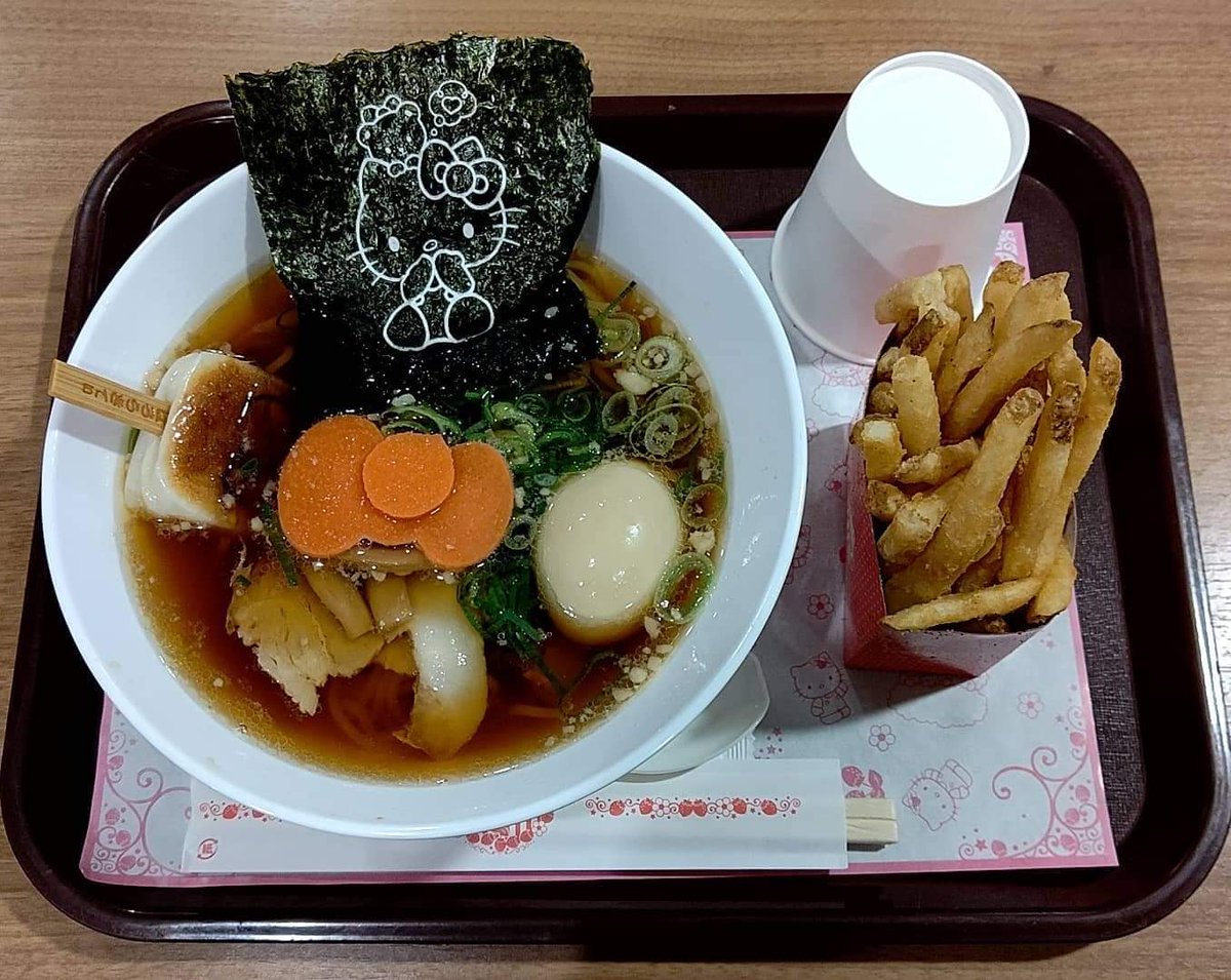 こやぎカイロ 整体 温活スポット En Twitter ピューロランド行ってきましたん メンタル回復した ハローキティ ラーメン フライドポテト キキララ カレー サンリオ 多摩センター