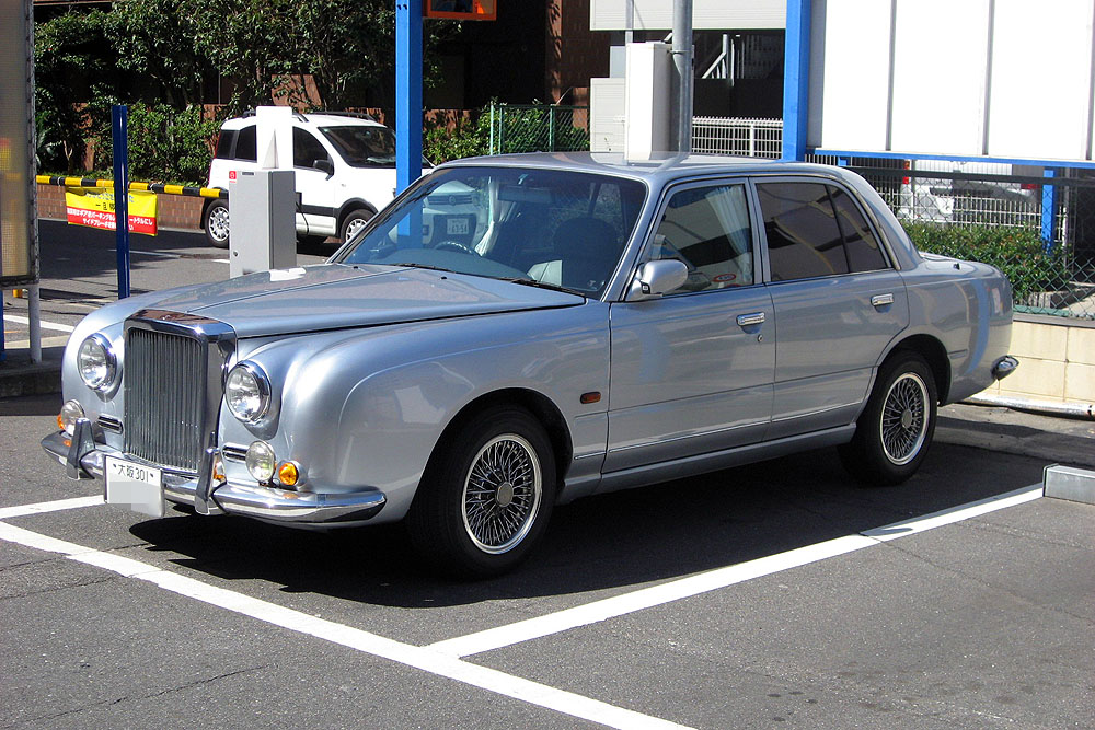 いぶき工房 光岡ガリュー ガリュー ベースがクルーサルーンのため 同シリーズ中一番まともなセダンに見える 数十年後の将来 名前を忘れられる珍車になることは間違いない 09 3 15 大阪市内 ガリュー 日産クルー 光岡自動車