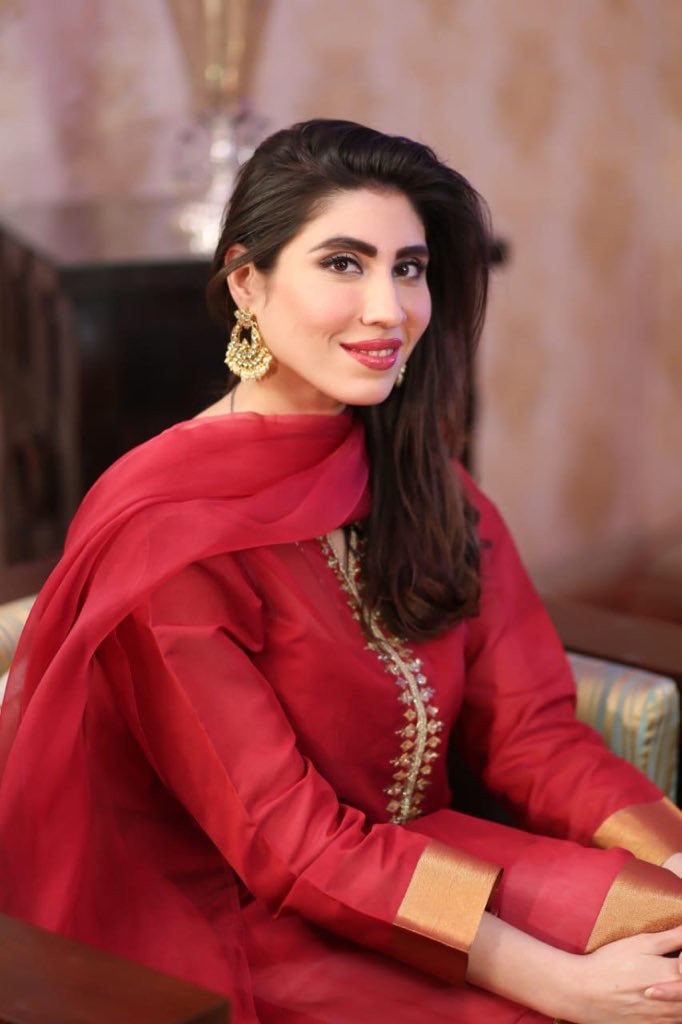 جانو <a href="/hinaparvezbutt/">Hina Parvez Butt</a>  پلیز اس منہ کیساتھ رونے کی ایکٹنگ نہ کرنا ۔۔۔۔۔۔۔دادی کے لاش پر 😎😎😎