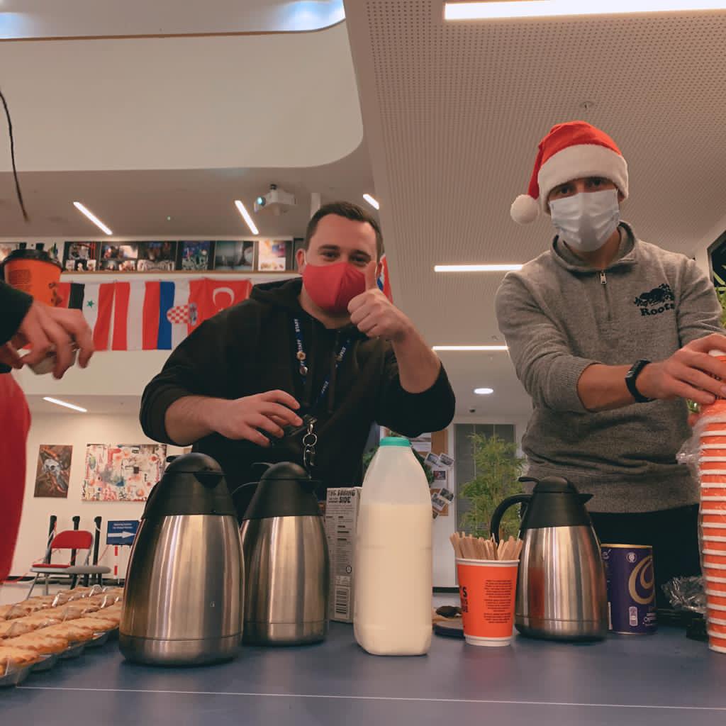 dldboarding's tweet photo. It's beginning to look a lot like Christmas at @DLDcollege 

This weekend our boarding staff and students were busy making things feel festive in the Atrium. @Alpha_PlusGroup
@GoodSchoolsUK @BSAboarding 
#ChristmasIsComing #Christmas2020 https://t.co/fgOOzb5yJl