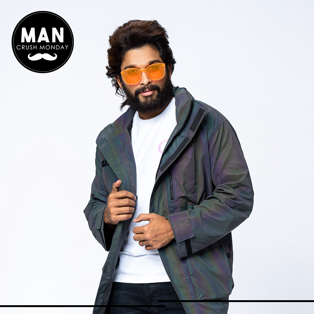 ahavideoIN's tweet photo. Moves like lightning.
Style of a king.
He's the man who makes everyone's heart sing 💗
Inkevvaru?
The man people can't stop crushing on.

Say hello to our #ManCrush @alluarjun! 

#ManCrushMonday https://t.co/Bea7Kc9Tky