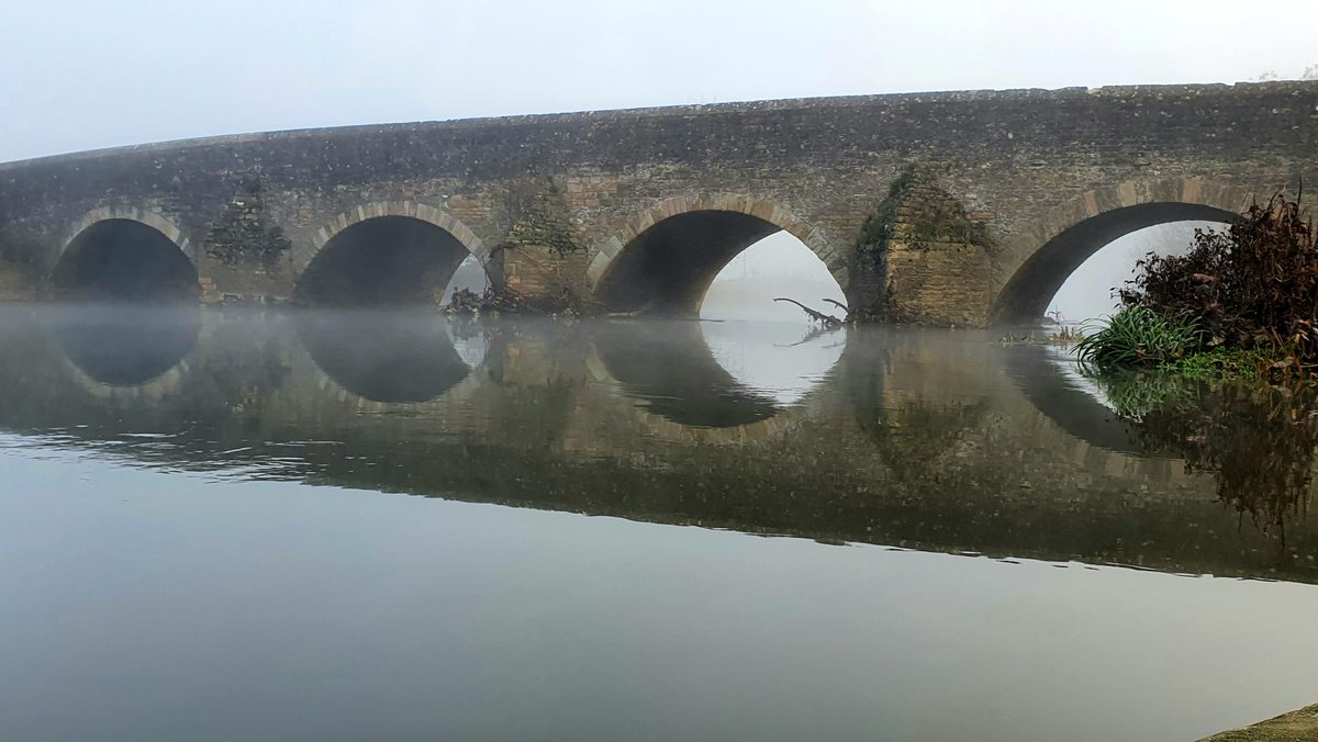 JamesDFMellor's tweet photo. #Felmersham Bridge this morning with a pleasing skein of mist. https://t.co/XSuQHo5e08