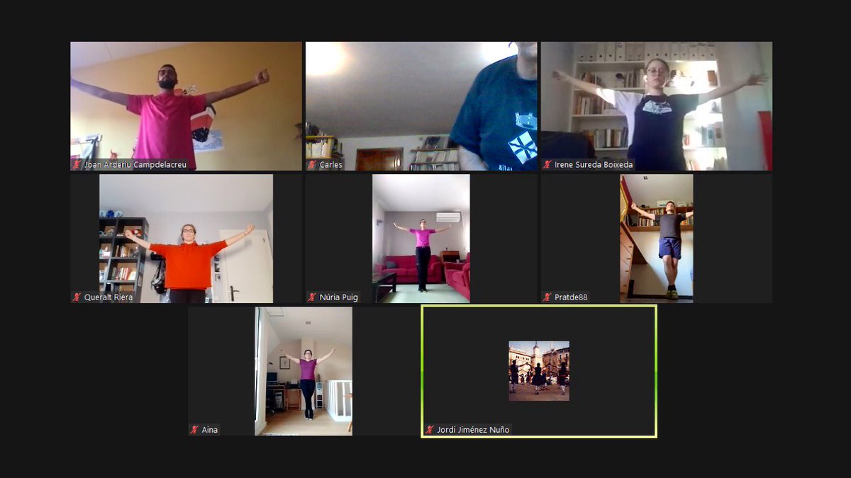 SeminariVic's tweet photo. Compartim l’esforç i estima que tenen el @GRiallera per seguir entrenant i gaudint de la #sardana , tot i les adversitats. Molta força i desitgem que en breu recuperem la #formació presencial 💪💪💪
#SeminariVic #edificidelsaber #formació #sardana https://t.co/jaJYiVZ9HZ