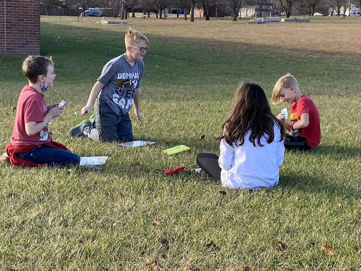KSatter_'s tweet photo. These smiles say it all. #learningisfun @SeamanSchools #bestatwest https://t.co/5kJbImmiJ6