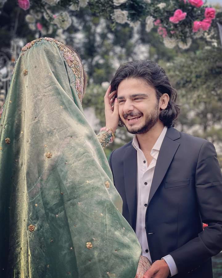 Rkdawar07's tweet photo. Many many Congratulations @u_khano Bhie for your New chapter of Your life Buddy ❤️.Have a Best Wiehes 🙌👊!

#shadimubarak #DigitalBoy #creater #ukhano #rkdawar https://t.co/xpvMry6srf