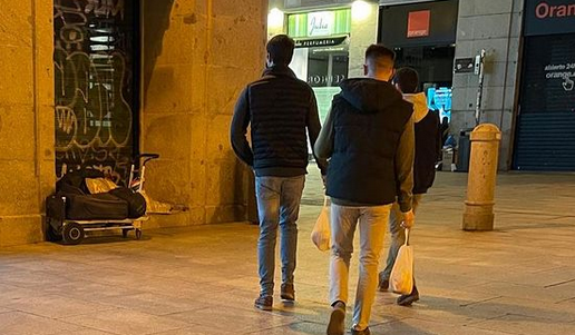 ccmmue's tweet photo. Hoy, Día Europeo de los #sintecho recordamos algunas iniciativas de los #ColegiosMayoresUniversitarios para asistir a las personas que se encuentran en esta situación (@AlcalaCMU, @CMGuadaira, @cmumara...). https://t.co/6AlTp2cmRW