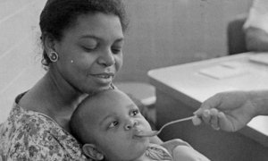 Cuba fue la primera nación  en América Latina en ser proclamada libre de poliomielitis, un éxito en el que convergían compromiso político sostenido, divulgación y educación sanitarias, y vigilancia epidemiológica.