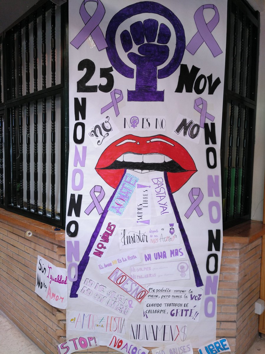 Aequitas25JM's tweet photo. Montando las exposiciones del #25N en @iesjdmairena Espectacular la implicación del alumnado de #BachArte Y nuestra coordinadora de #Coeducación @milalogos26 no tiene reparos en trepar a lo más alto para ello ;-) https://t.co/Pn2kc9Ho0B