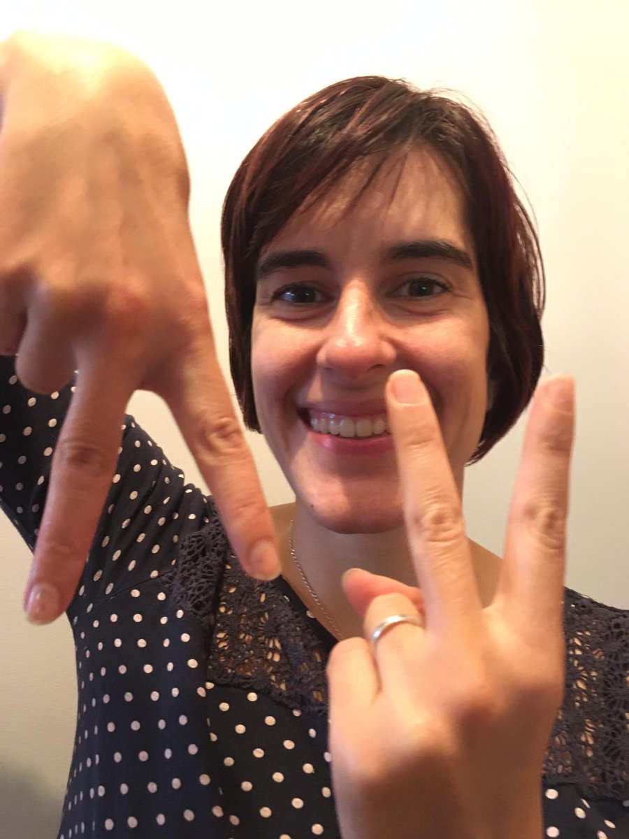 AzadaVerde's tweet photo. Una A con una mano y una V con la otra. Hazte un selfi y súbelo a tus redes con la etiqueta #ContamosConTuAzada ¡y súmate al reto #AzadaVerde!
#felizSemana!! https://t.co/jEJE3C1MYH