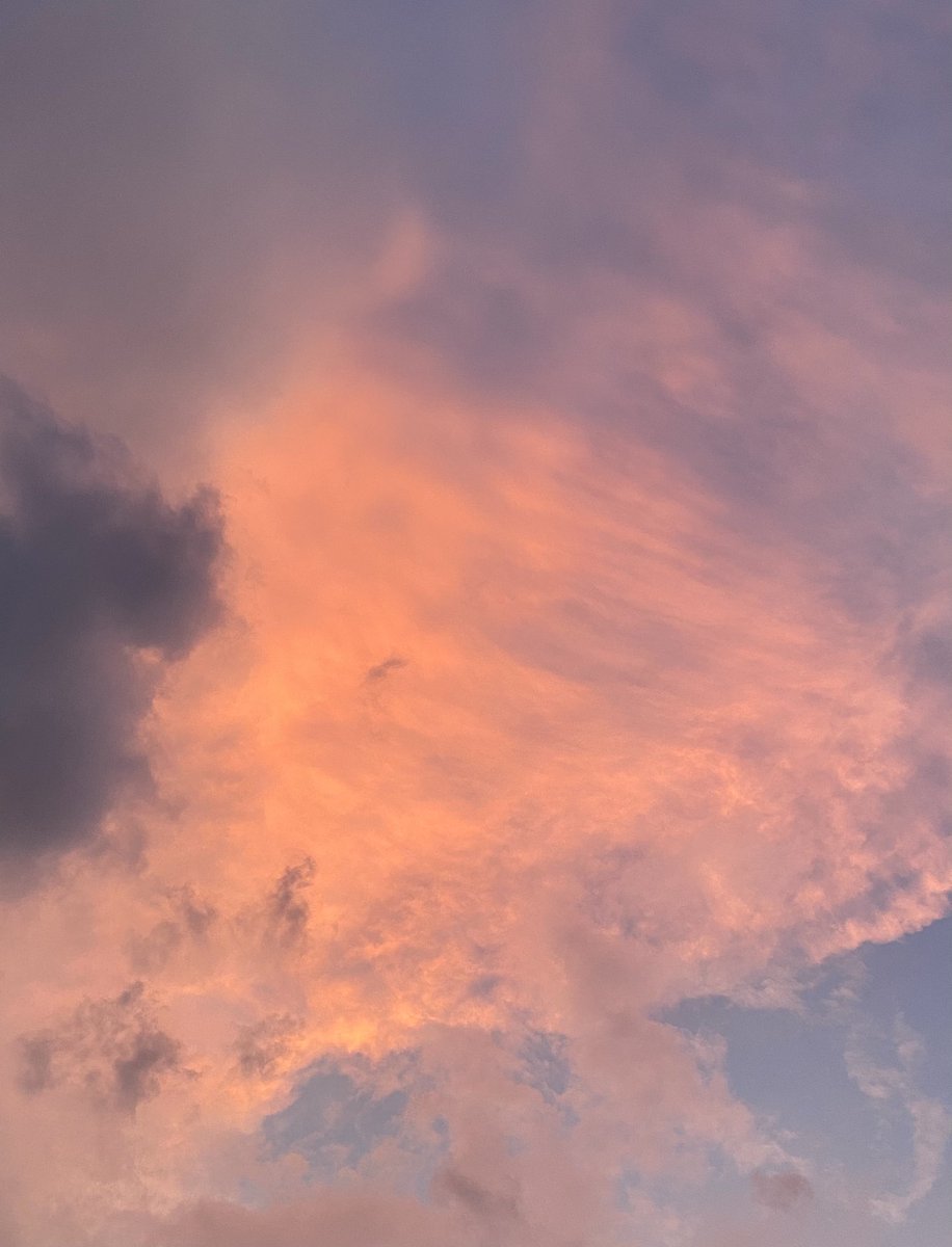 Namwan_yy's tweet photo. The sky today is beautiful. ☁️🧡 
| 23.11.2020 #sky #skytoday #skybeautiful #skynofilter https://t.co/NTrVJdBUVY