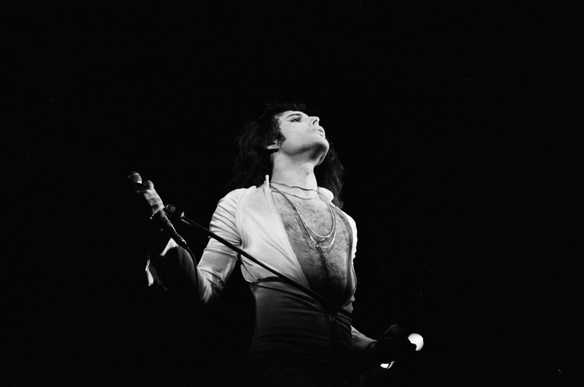 freddie_mercury's tweet photo. Freddie Mercury 🖤
5 September 1946 – 24 November 1991

📸Credit: Douglas Puddifoot  ©️ Queen Productions Ltd. https://t.co/t5spAoZEPF
