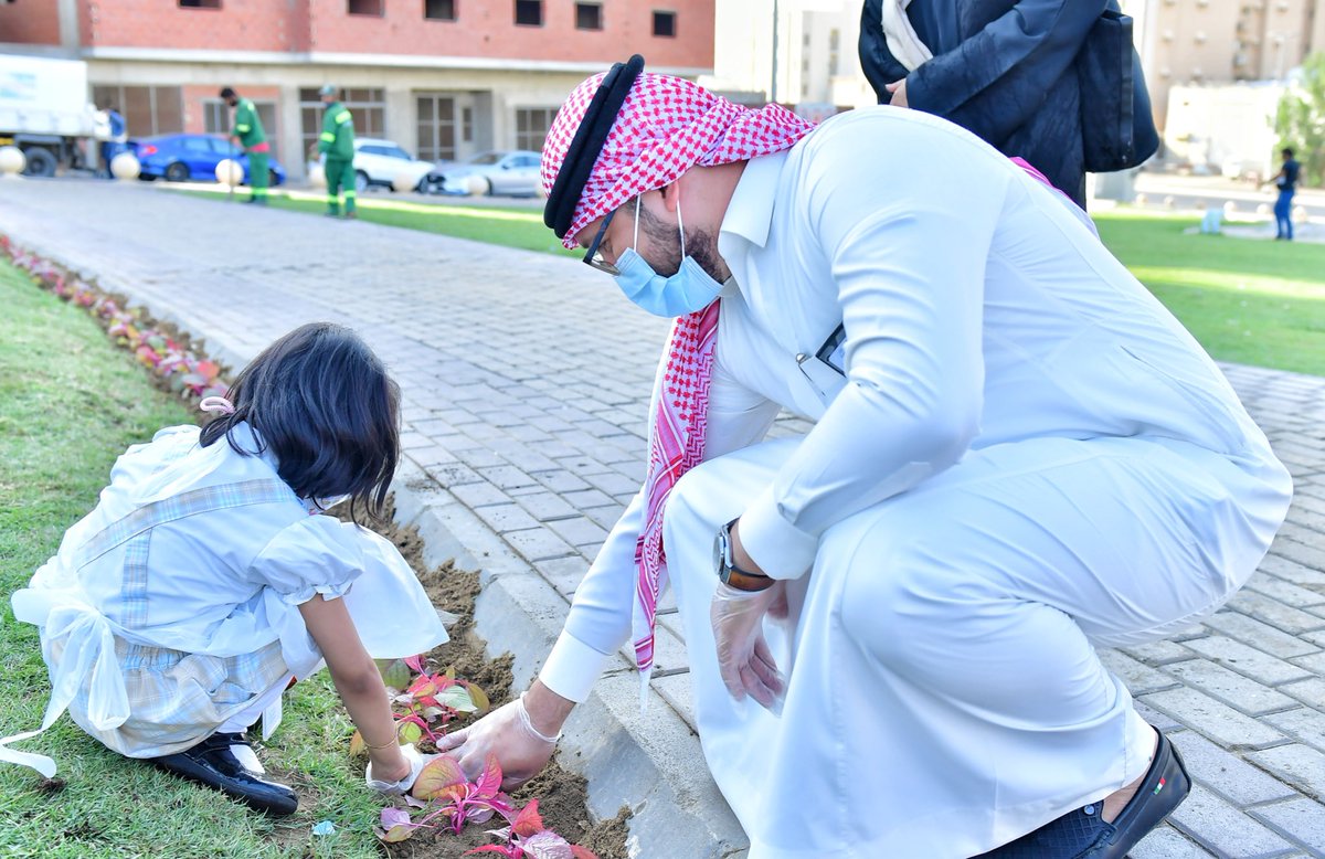 holymakkah's tweet photo. تواصل #الادارة_العامة_للخدمات_الاجتماعية متمثلة في ادارة التطوع البلدي و
بالتعاون مع إدارة تشغيل وصيانة الحدائق ومشاركة مركز بيتي المثمر

تنفذ مبادرة زراعة النباتات والزهور في #العاصمة_المقدسة حيث تم زراعة 3000 الاف زهرة في حديقه ام الكتاد https://t.co/c08TadR4NC
