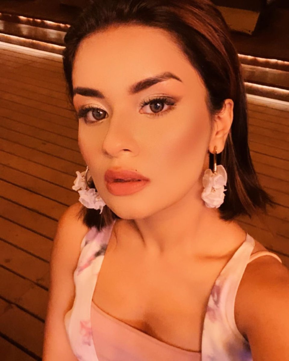 avneet_kaur_13's tweet photo. What was your fav look from #ExCalling ? ❤️👻 #Avneetkaur https://t.co/hiWzdb1a84