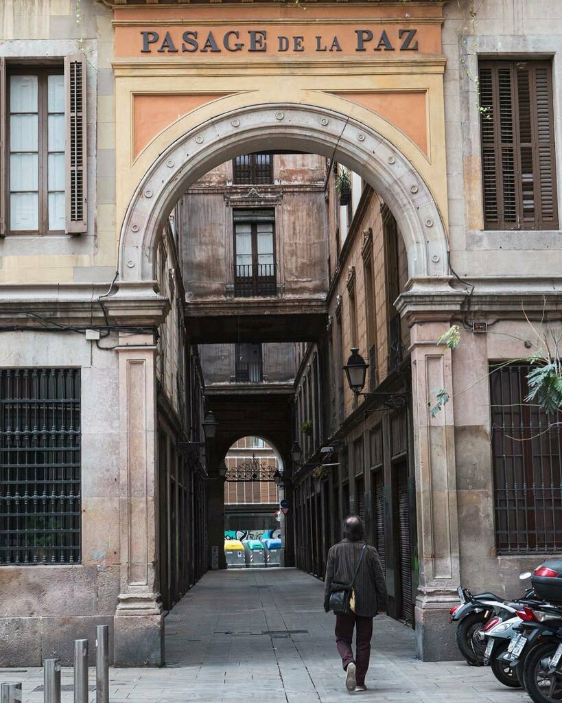 ElPankcho's tweet photo. Encuentras algo raro en la foto?
Passatge de la Pau, Barcelona
#barcelona #barrigotic #barriogotico #gothicquarter #passatgedelapau #pasagedelapaz #total_streets #ok_barcelona #descobreixcatalunya #ig_barcelona #Barceloona #clickcat #imatgesbarcelona #… https://t.co/QMQ1K9rrxc https://t.co/d6BGR6G0qy