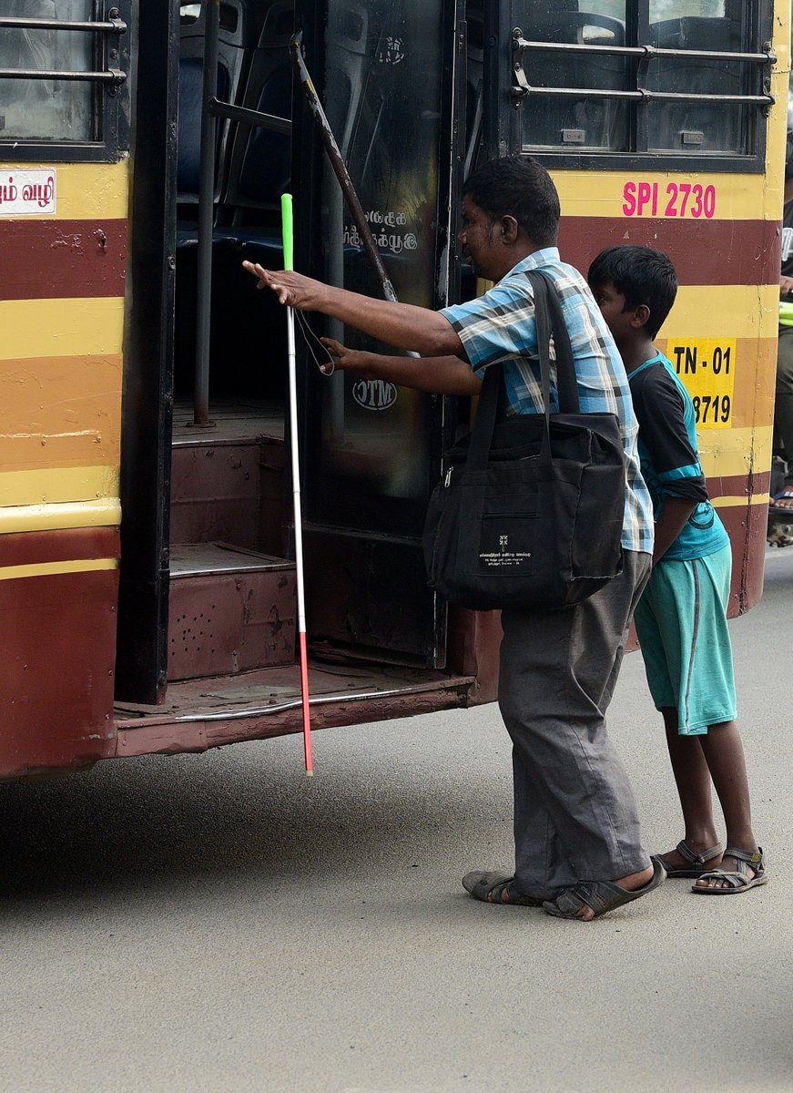 In a sight to behold, a 12-year-old boy helped a visually challenged man, who was struggling to cross the road at Pallikarnai, to get his bus to Saidapet in #Chennai on Monday.