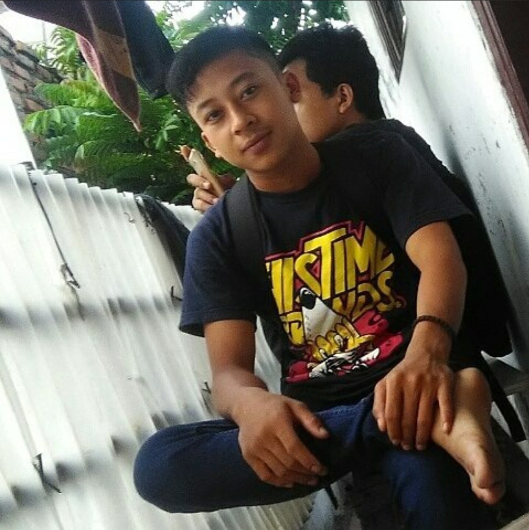 helloariefwcksn's tweet photo. @Andriawanjoy12 @daunsirih5 @tjhinfar21 @Shang_Tunggal @AirinAirin_NZ ini foto lu cil? awas keciduk 🤭, jan sok keras yah 🤣🤣🤣🤣 https://t.co/Wnc0QsRCyv