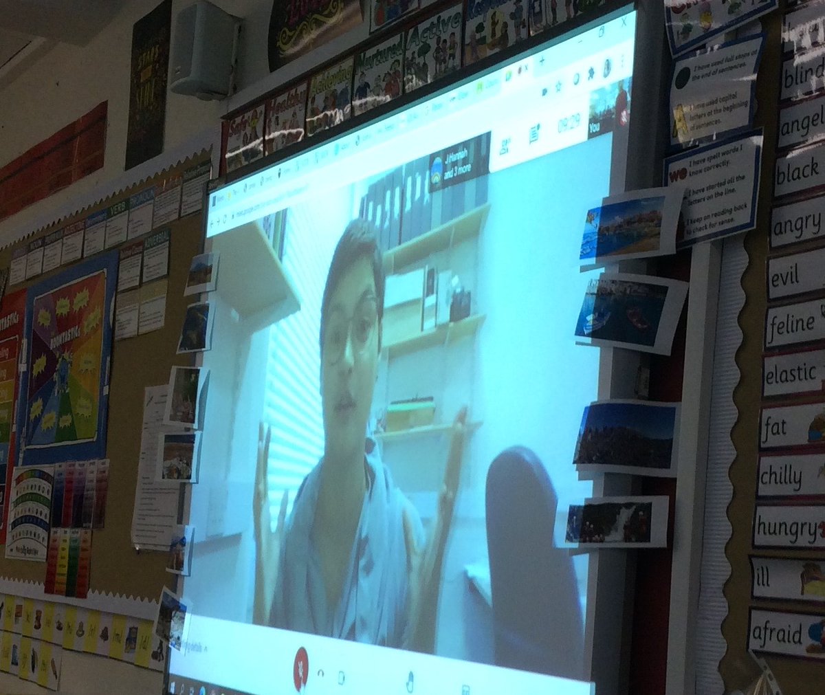 AuchenlodmentPS's tweet photo. Primary 5 had a ball this morning with science expert Nadia from @gsc1. They explored coral reefs today and will look at biodiversity next week. The class are super excited about working in partnership with the Glasgow Science Centre😃#talktotheexperts #scienceproject @STEM_Ren https://t.co/xUO8FbJ8xu
