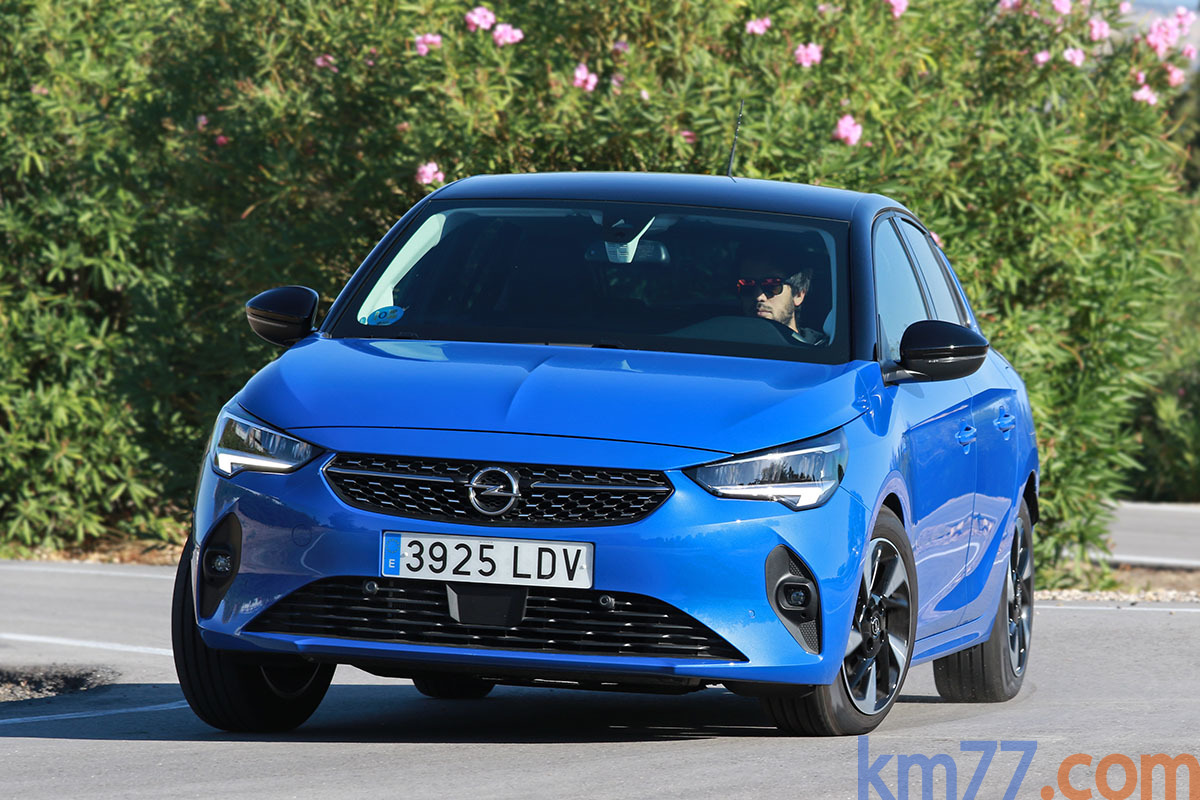 km77com's tweet photo. #Opel Corsa-e | Prueba

Es un modelo silencioso, ágil y confortable. Su consumo no es bajo y su autonomía real es de unos 250 km en un uso mixto. Tiene un motor de 136 CV. Desde 29 200 euros, algo menos que sus principales alternativas. 

https://t.co/fcIA6BDToi https://t.co/mM7uPmWlYt