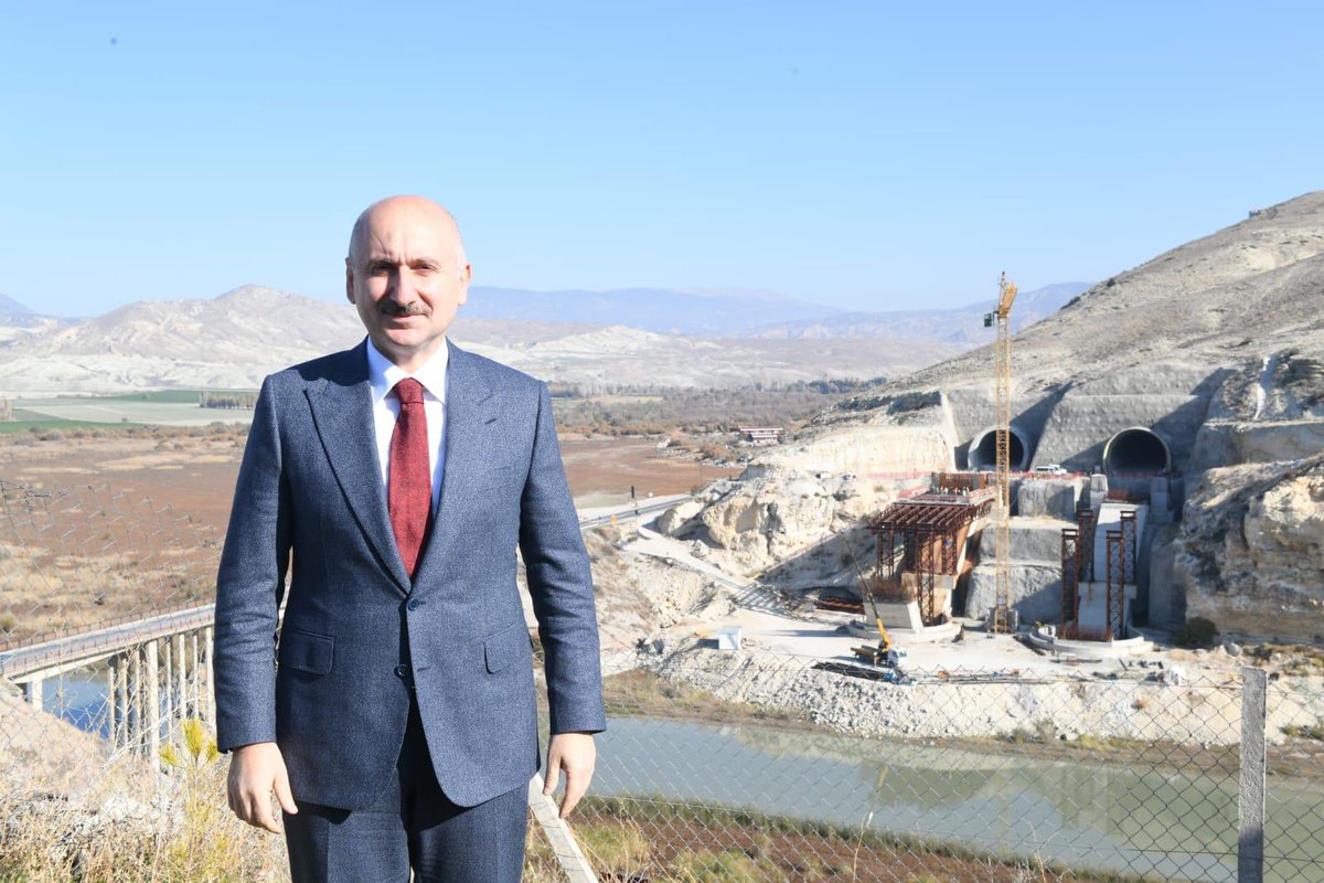 akaraismailoglu's tweet photo. #Nallıhan-Beypazarı Yolu Çayırhan Köprüsü ve Bağlantı Yolu projemiz ile;

Nallıhan Kuş Cenneti'ni hakettiği tabiatına kavuşturmak için bölgeden geçen mevcut yolu kaldırarak, doğaya zarar vermeyen bir tünel imalatı yapıyoruz. 

Doğa ve insan her zaman birinci önceliğimiz. 🌲🌿🐦 https://t.co/WKAASIgvZi