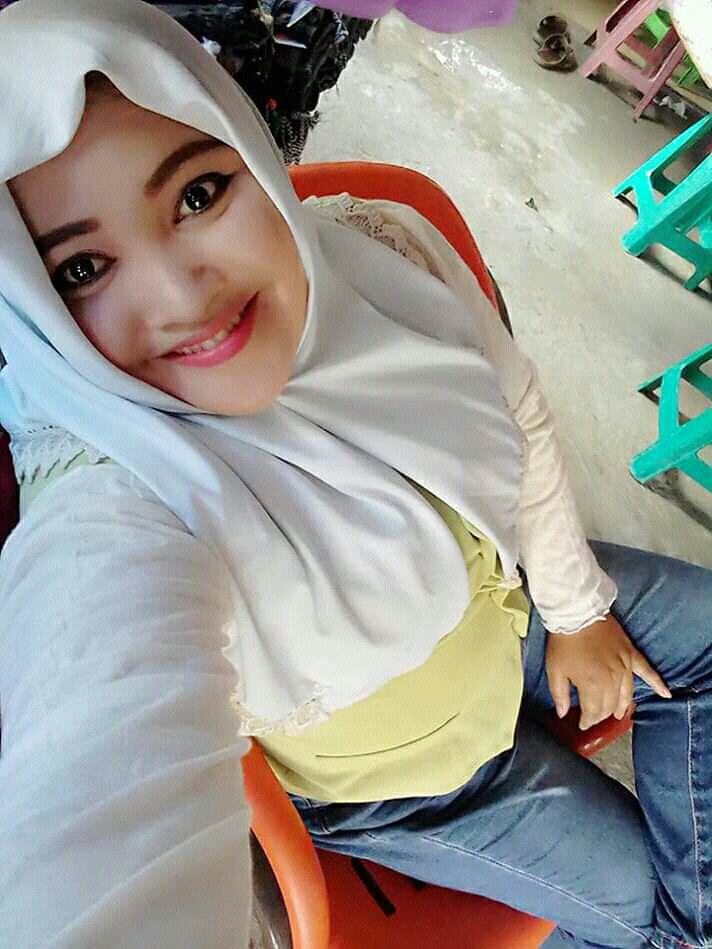 Fto dlu pki hijab.. cntik ap jlek y'?