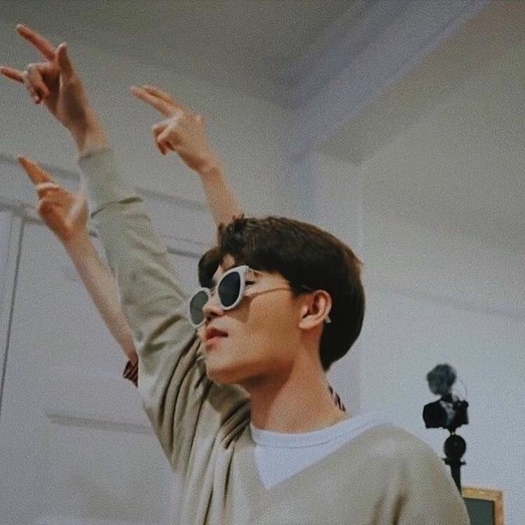 taataayaa's tweet photo. raise the roof                        my everything https://t.co/v1hF02H0ld