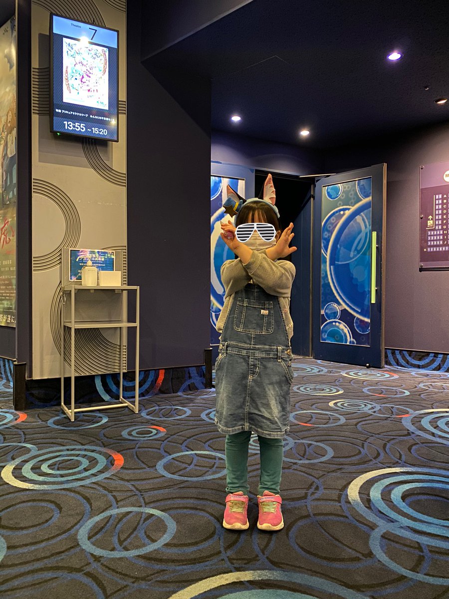 pi_chan0222's tweet photo. プリキュアの映画観てきました☆
出がけにノットレイのお面(自���)のツノが折れてしまってコスモの耳をつけていきましたが、写真を撮る時はノッノレイポーズ✨

#映画プリキュア #ノットレイ女子 https://t.co/Aal5Z4lLXp