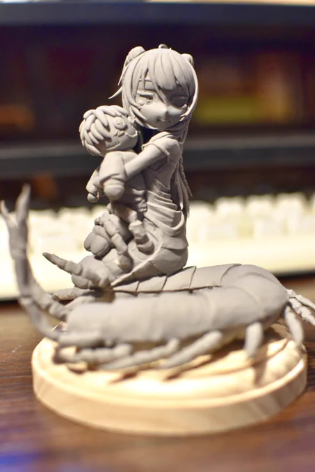 なんと本日コロッケ砕砕さん(@meirikeng )がスペースに来てくださりムカデちゃんのフィギュアを差し入れしてくださいました…!めっちゃびっくりしました!宝物が一つ増えました!ありがとうございましたー!???? 