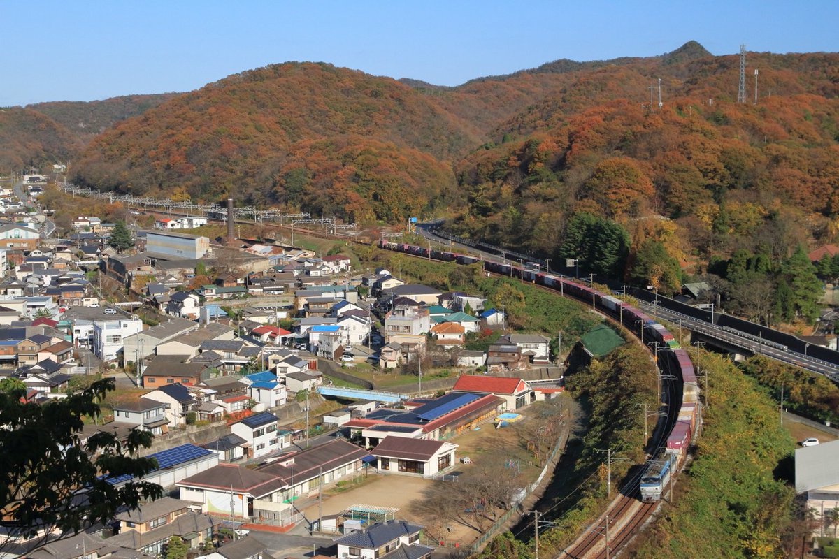 高井田 写真用 山陽本線三石 上郡にある高嶺神社の俯瞰 Ef510牽引の1086レと普通列車