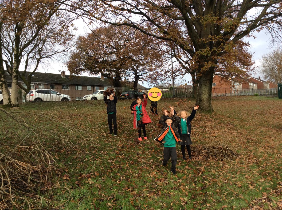 Springwood_Prm's tweet photo. #SpringMonmouth have been learning outdoors today, we have looked at the environment around our school and written some lovely sentences to describe what we can see. #Springoutdoorlearning https://t.co/tmqwvxZGFx