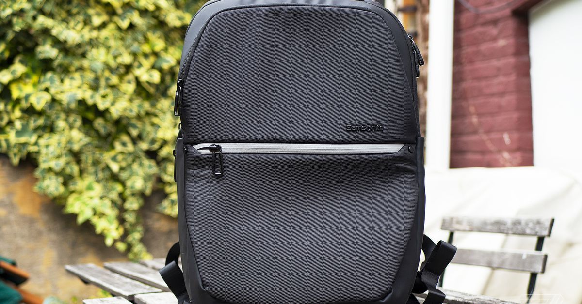 dnagroupinc's tweet image. You may remember our post about the #smartjacket using Google's Jacquard technology. Well now that same tech is being put to use in a new #smartbackpack that allows you to assign actions (i.e. skip song, make call, etc.) to gestures. buff.ly/3dW75gN