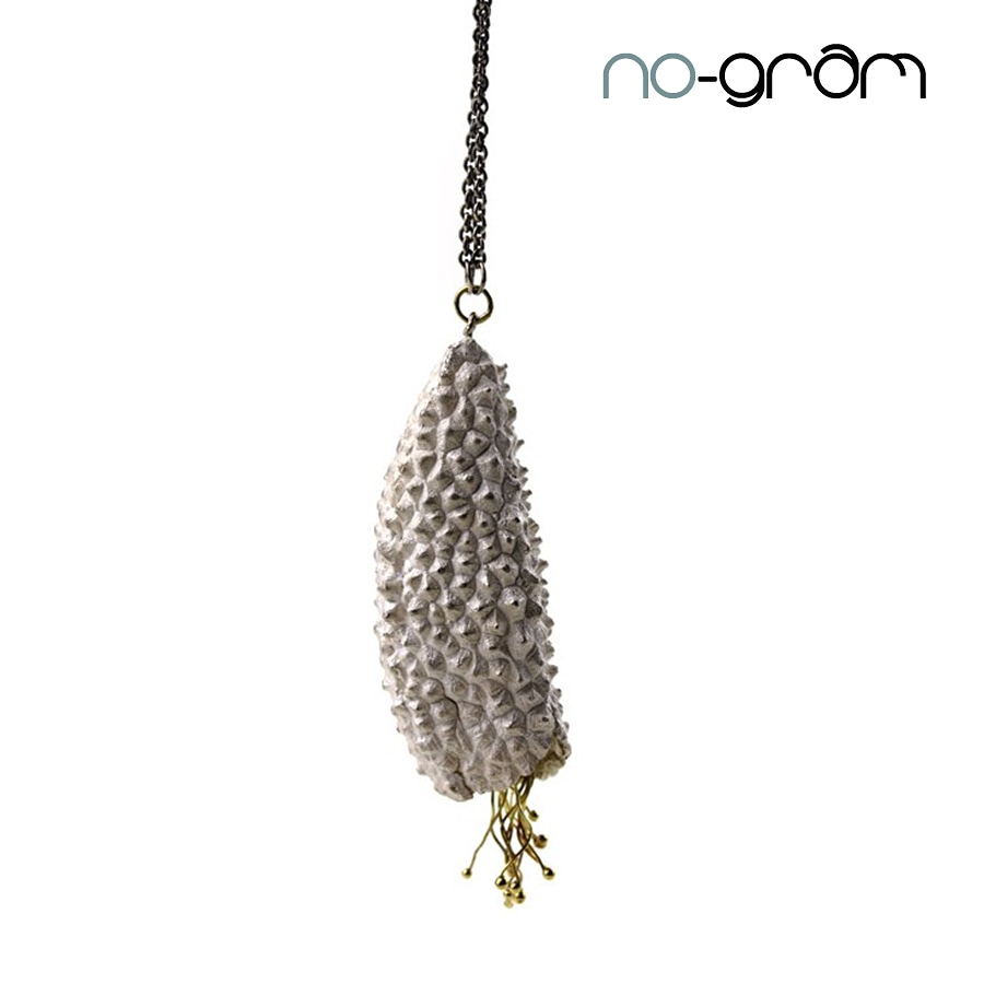 no_gram's tweet photo. Margo Nelissen

“Prickly seed pod white” | necklace - unique piece | silver, oxidized silver, gold 18kt
https://t.co/BsE6vUF9I5

#nogram #alternativesgallery #jewelrydesigner #MargoNelissen #Holland #contemporaryjewellery #當代珠寶 #handmade #delicatenature #gold #silver #jewelry https://t.co/rhY0rWqYiR