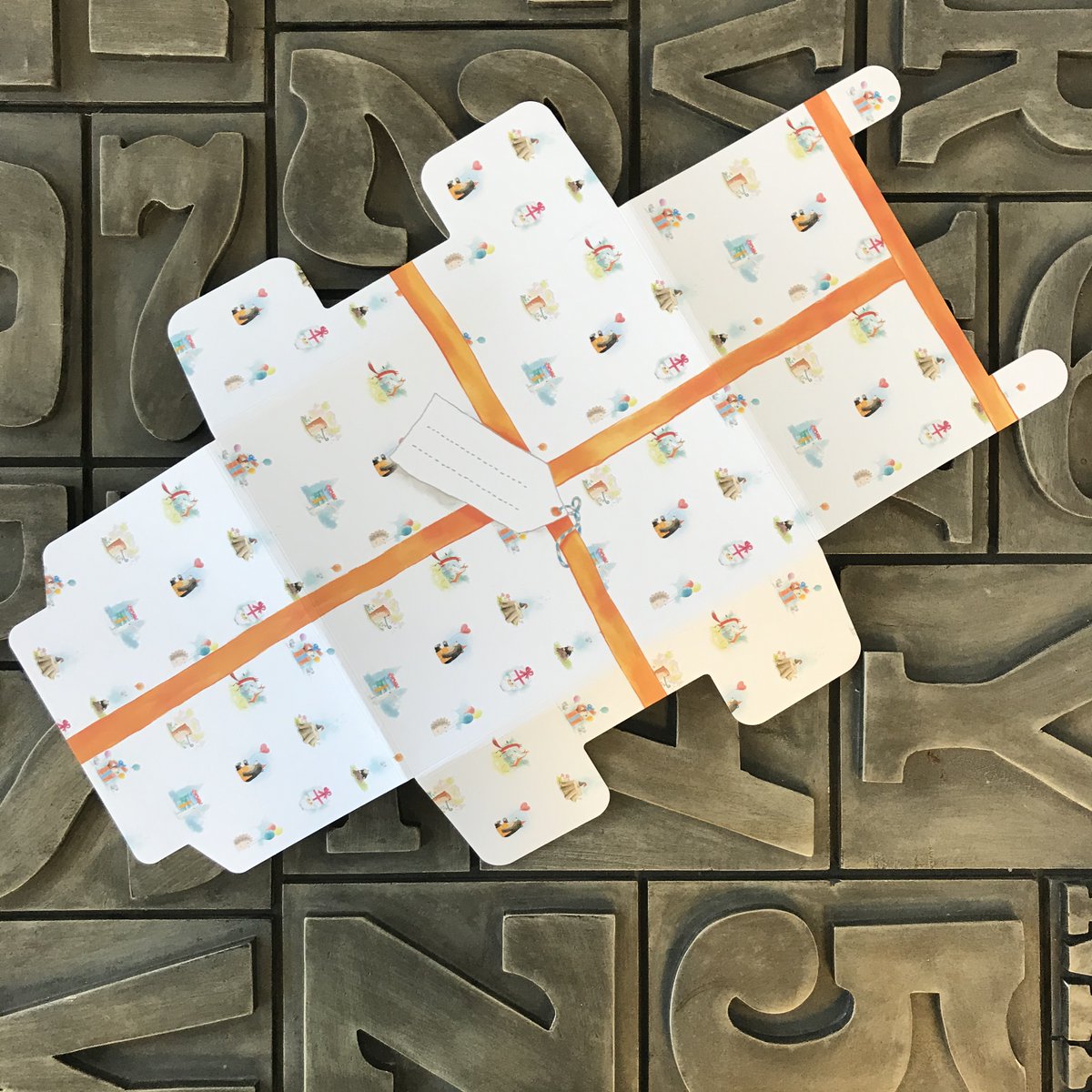 PureprintGroup's tweet photo. We love these festive gift-wraps with a dual purpose. Wrapping and colouring in option inside. They wrap the fabulous personalised books we print for  @librio_en #PrintedbyPureprint #qualityprinting #diecutting #Christmasgifting #personalisedgifting https://t.co/LxlFyDegOW