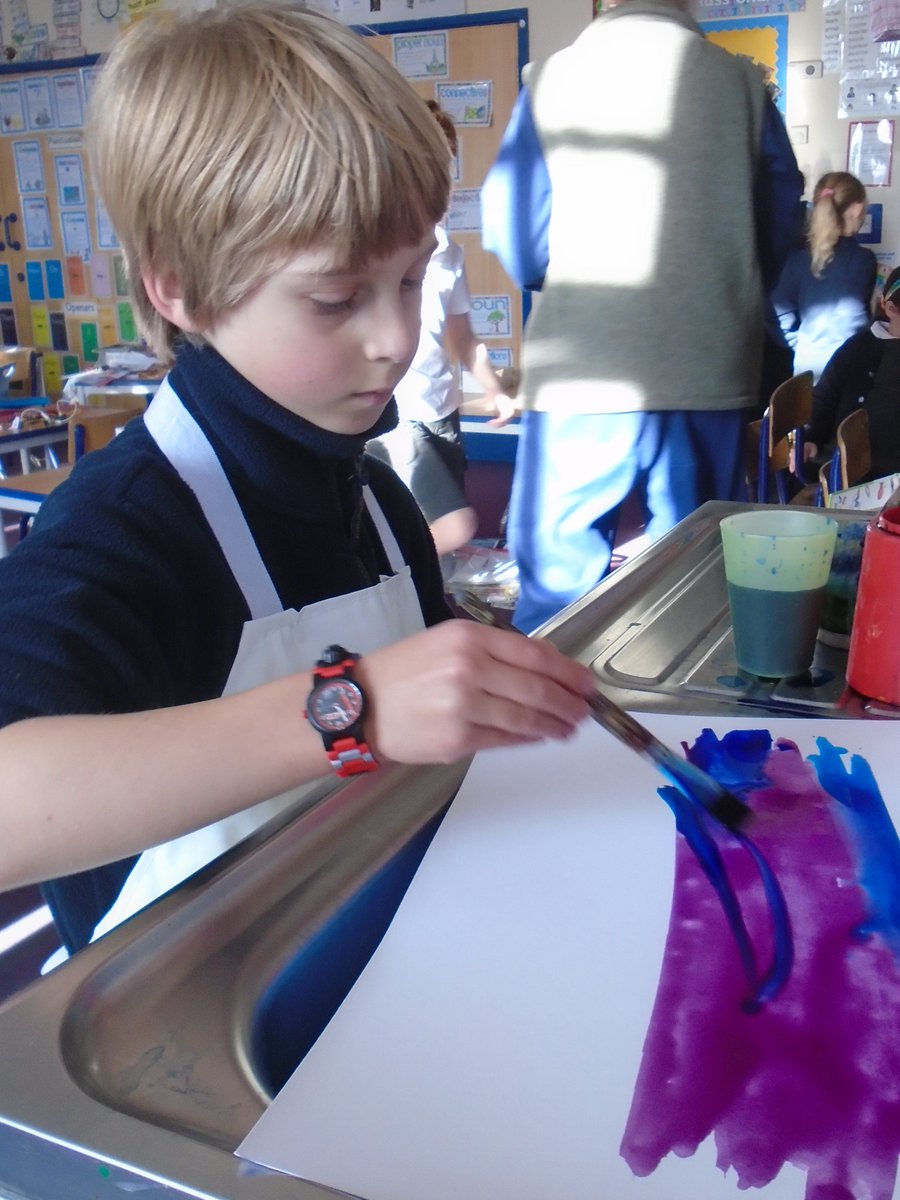 HappisburghSch's tweet photo. Today Horse Chestnut have been using Brusho inks to create a background of colour.  we are producing art work linked to Advent and our theme is 'Joy'.
#Advent #churchart https://t.co/U0PlS79FwF