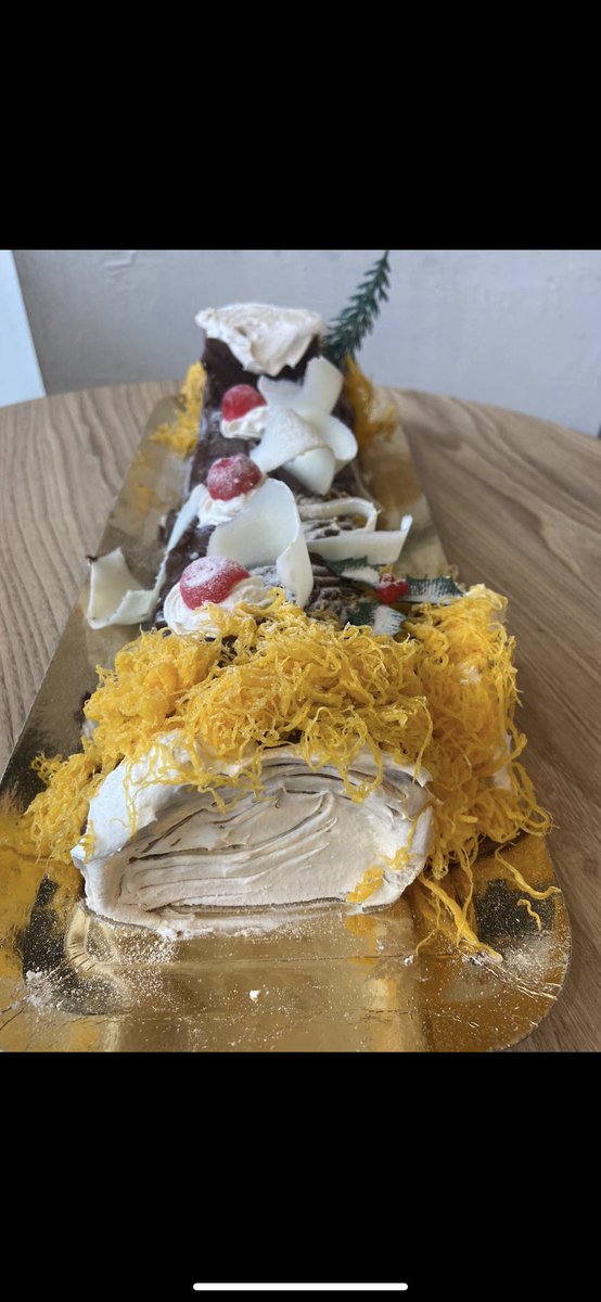 Faça já a sua encomenda para o Natal. Tradicional portuguese Xmas cakes, Christmas orders now being taken. 🎄