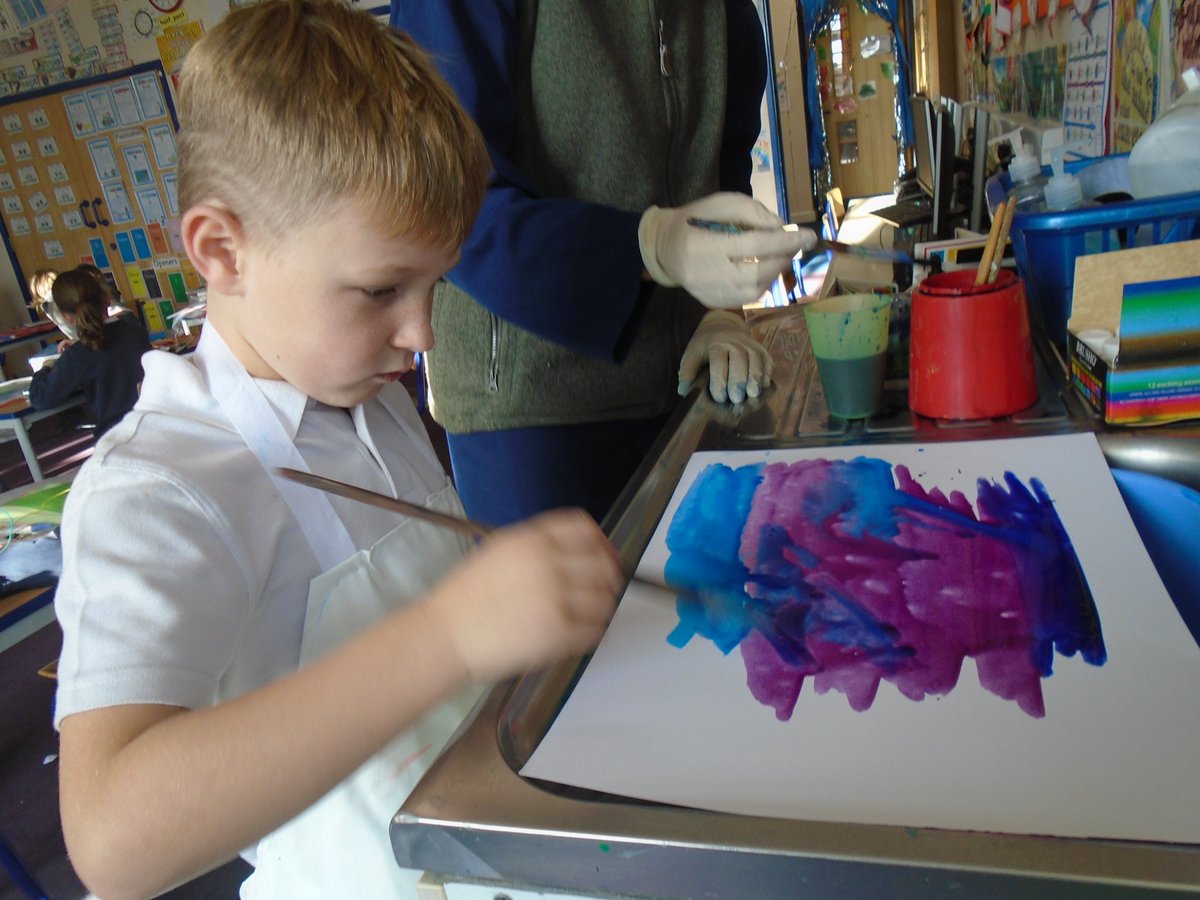 HappisburghSch's tweet photo. Today Horse Chestnut have been using Brusho inks to create a background of colour.  we are producing art work linked to Advent and our theme is 'Joy'.
#Advent #churchart https://t.co/U0PlS79FwF