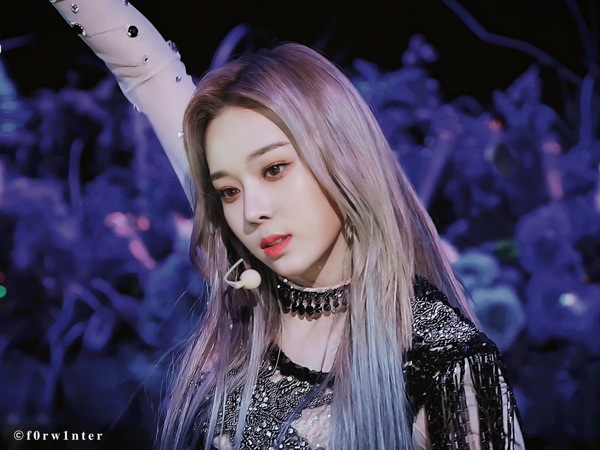 f0rw1nter's tweet photo. <HD>
2020.11.22 SBS INKIGAYO AESPA WINTER FANCAM🤍
#aespaDebutStage #aespa𓆙 #aespaWinter #WINTER #AESPA_WORLD_DOMINATION #AESPASTYLE #김민정 #윈터 #KimMinJeong #金玟庭 #에스파 #WinterHK #BlackMamba #aespaedits #AespaHotDebut https://t.co/xS7g2XnC5K