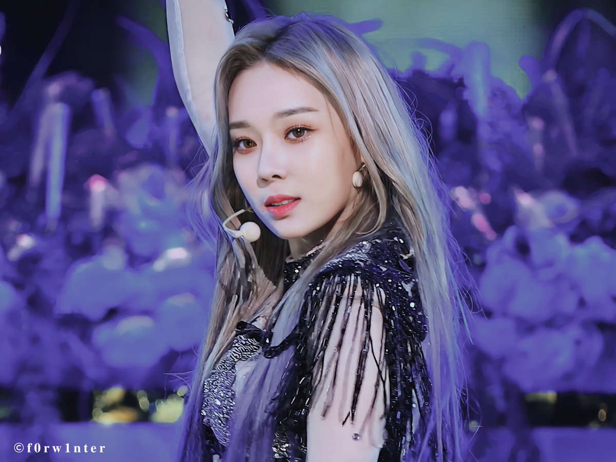 f0rw1nter's tweet photo. <HD>
2020.11.22 SBS INKIGAYO AESPA WINTER FANCAM🤍
#aespaDebutStage #aespa𓆙 #aespaWinter #WINTER #AESPA_WORLD_DOMINATION #AESPASTYLE #김민정 #윈터 #KimMinJeong #金玟庭 #에스파 #WinterHK #BlackMamba #aespaedits #AespaHotDebut https://t.co/xS7g2XnC5K