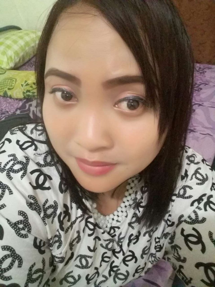 Capek kemana-mana sendiri melulu.. kapan ya punya pasangan yang setia cuma sama aku aja.. yang lain ya sudah menikah &amp; aku belum nyusul mereka.. semoga di tahun ini saya dapat jodohku amin..