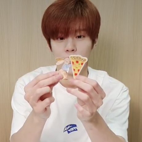 sukiissss's tweet photo. 내가 웃기냐? 얘네가 지금 지들끼리 사랑의 시그널 주고 받으며 모니터링을 하잔아 내가 빡이쳐안쳐 https://t.co/4eBPjJA862