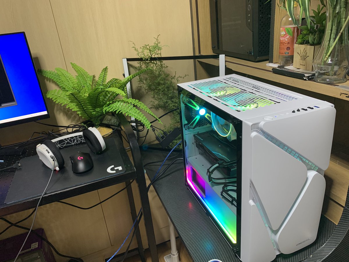 Imsさん Amazonのせいでガチ萎えしたので身内pcに 勝手に Ledストリップ追加した いい感じ アフター ビフォー