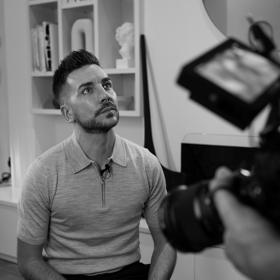 warpaintformen's tweet photo. The first ever men's makeup book with publisher @HaynesManuals. The book is due to be released in February 2021 and will be available in stores, online and the #WarPaintForMen website.  [1/2]

#mensmakeup https://t.co/TEoLtGxWGy