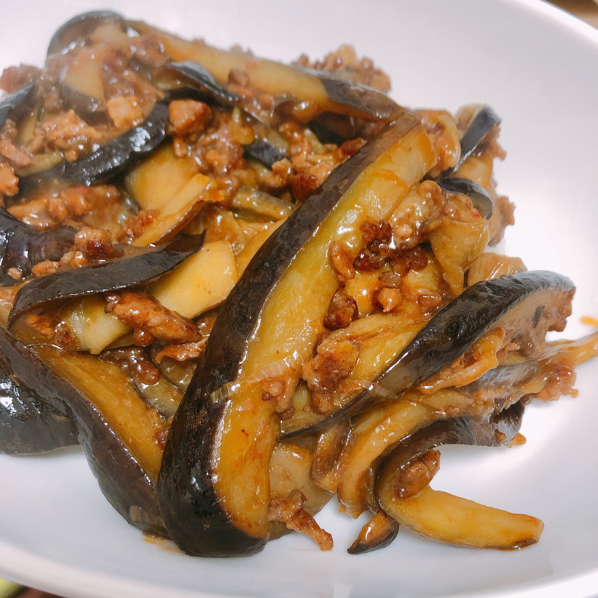 お昼ご飯🤍
豆腐食べれないから茄子にした🍆
あと最近よく作る中華スープ🇨🇳とビビンバ作った時に余ったキムチを消費するために豚キムチ🐷つくたの！

どれも完璧でした✨❗️😝

#料理女子 https://t.co/HsbO9rkb6V