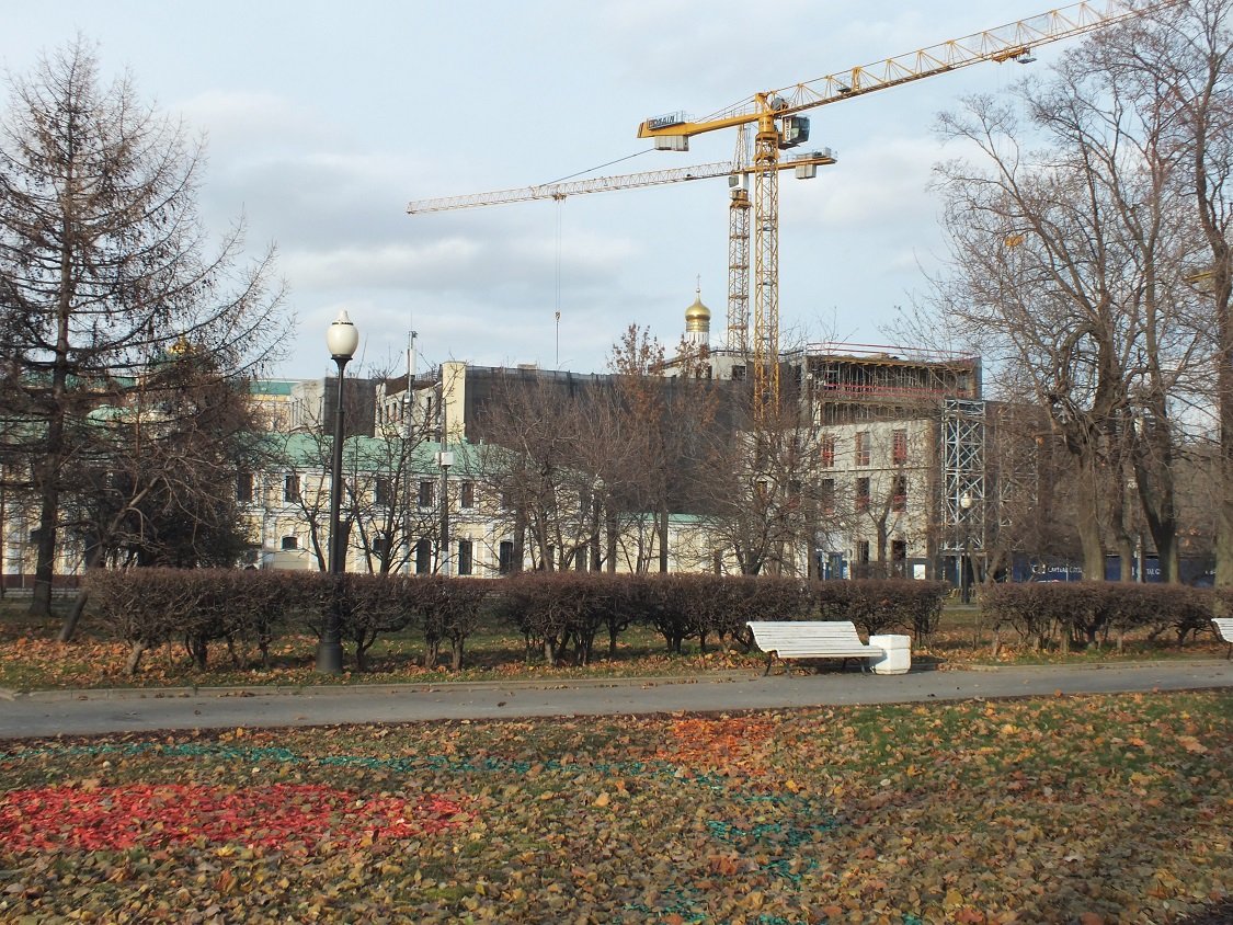 Виды на Кремль: как это делается в Замоскворечье.
Три истории о том, как нарушаются режимы территорий, если нельзя, но очень хочется строить квартиры с видом на Кремль: Софийская наб., 18-20, Б. Толмачевский, 5 и Старомонетный, 19.
Подробнее: archnadzor.ru/2020/11/23/vid…