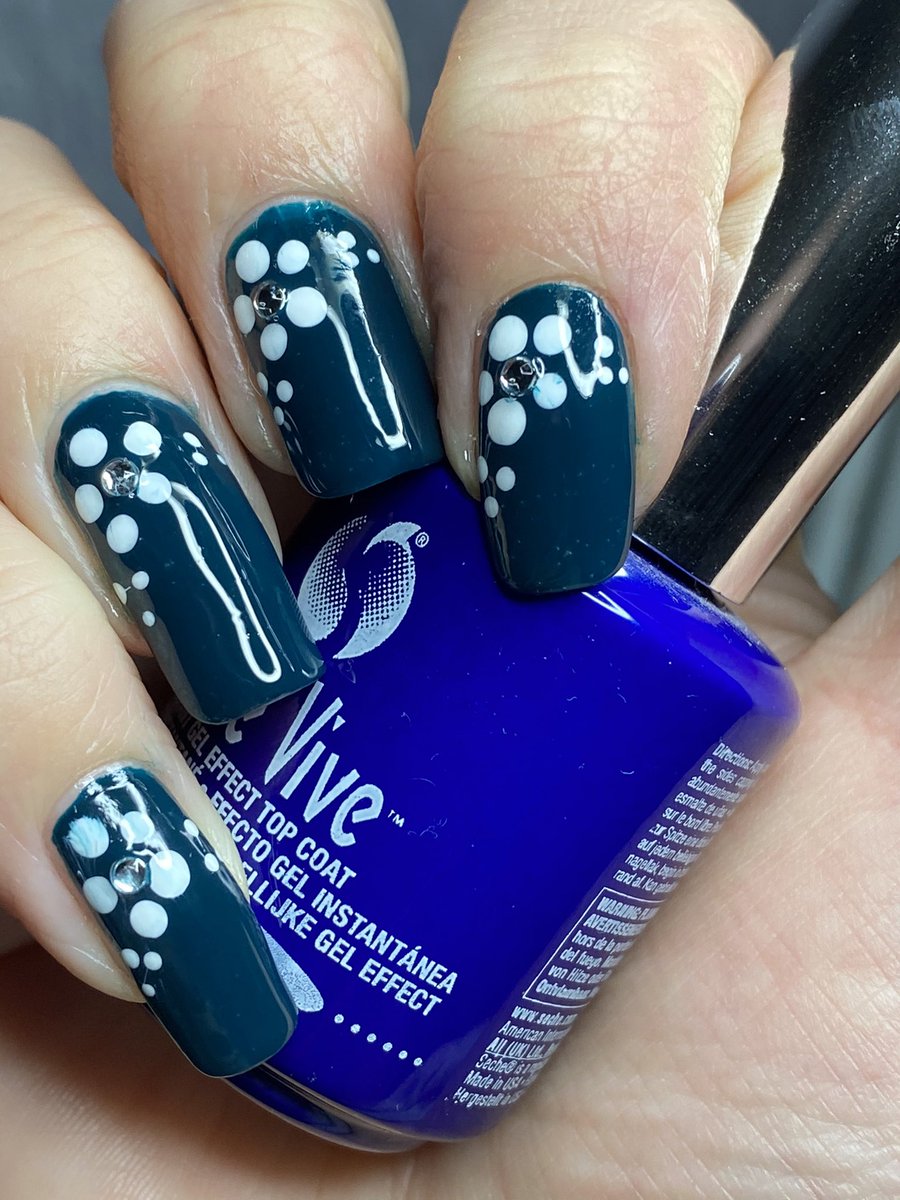 nailsbylyn's tweet photo. Not my usually colour of choice and I wasnt sure how I felt about it. What do you think? #nailsbylyn #nalanails #nailart https://t.co/COVw2T0lo6