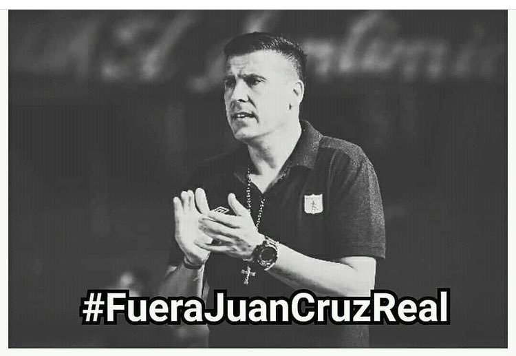 #FueraJuanCruzReal todos unidos, no hay estadio para exigirlo, nos tocó por las redes !!!