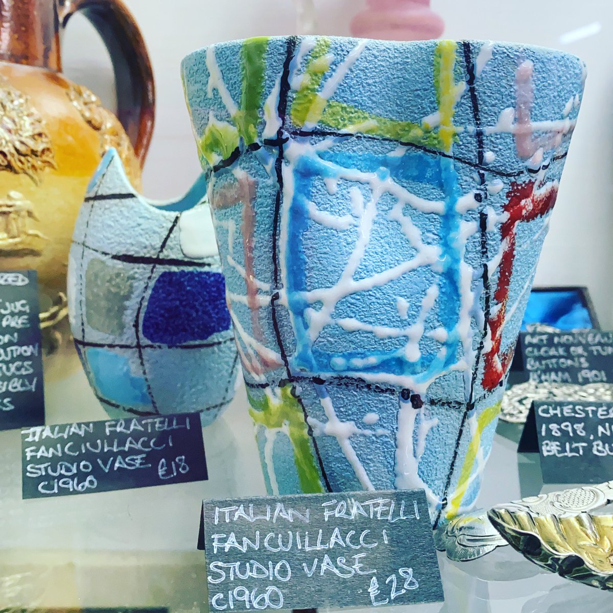 astraantiques's tweet photo. Vintage 60’s Fratelli Fancuillacci studio vase. #fratellifanciullacci #studiovase #vintage #60sstudiovase #astraantiquescentre #hemswell #lincolnshire #italian https://t.co/Ia4JmKPLK7