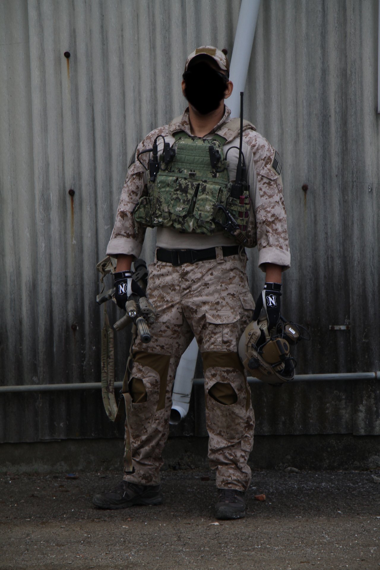 aor2　迷彩戦闘服上下　ヘルメット　プレキャリ　無線ポーチ　マグポーチ　一式 aor2 迷彩戦闘服上下 ヘルメット プレキャリ 無線ポーチ