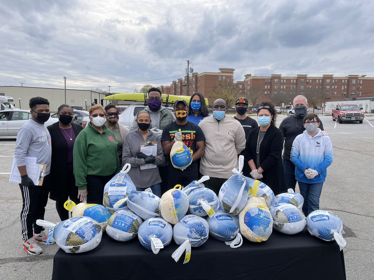 VirginiaExcels's tweet photo. A huge thank you to all of the sponsors and volunteers who helped with the turkey drive-thru yesterday! https://t.co/yKPz6CLxCm